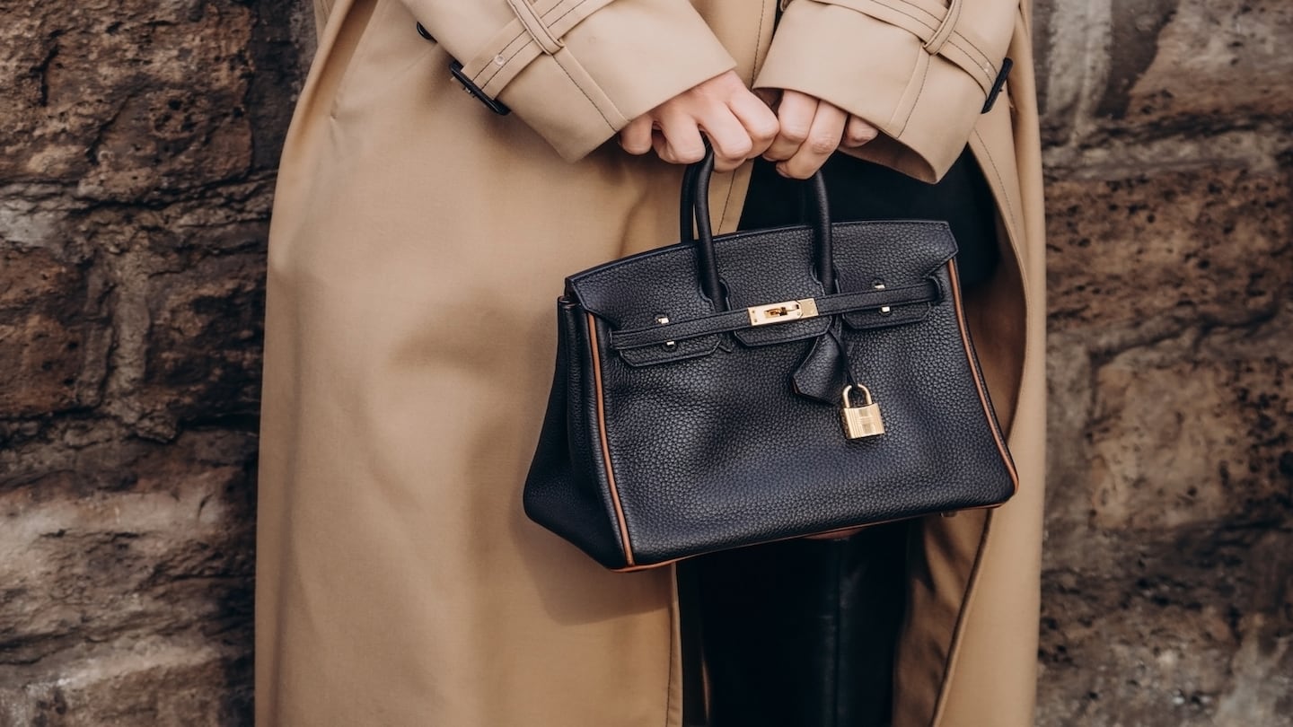 Hermes Kelly bag, street style details.