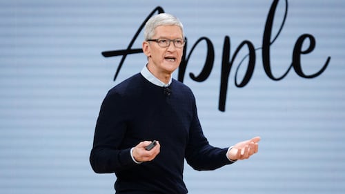 Apple CEO’s Other Job: Helping Turn Nike Around